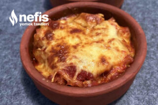 Fırında Güveçte Kaşarlı Patlıcan Tarifi Fırında Güveçte Kaşarlı Patlıcan Tarifi