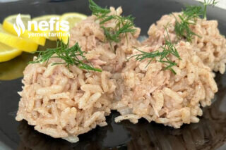 Yalancı Midye Dolması Pilavı (Ton Balıklı Pilav Tarifi) Yalancı Midye Dolması Pilavı (Ton Balıklı Pilav Tarifi)