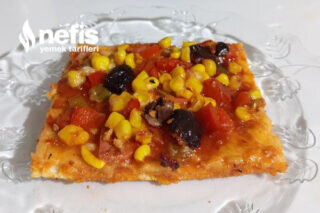 Bol Malzemeli Sucuklu Karışık Pizza Tarifi